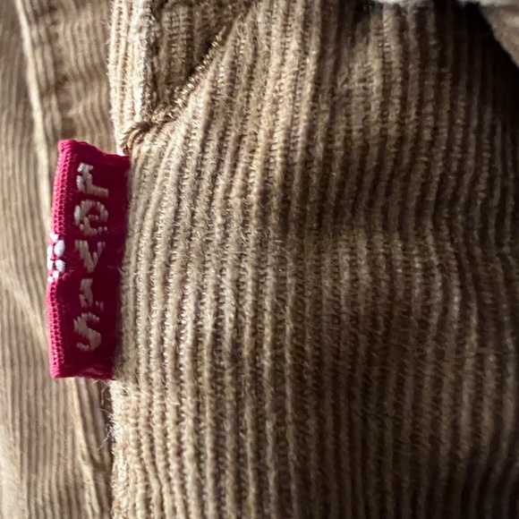 Levi’s Barstow” Corduroy Western Shirt in Large. Made in India. - Picture 4 of 9